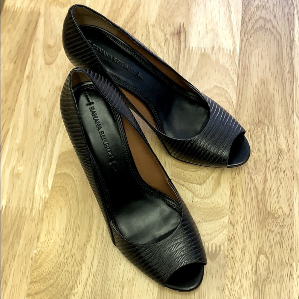 Banana Republic black peep toe hope heals